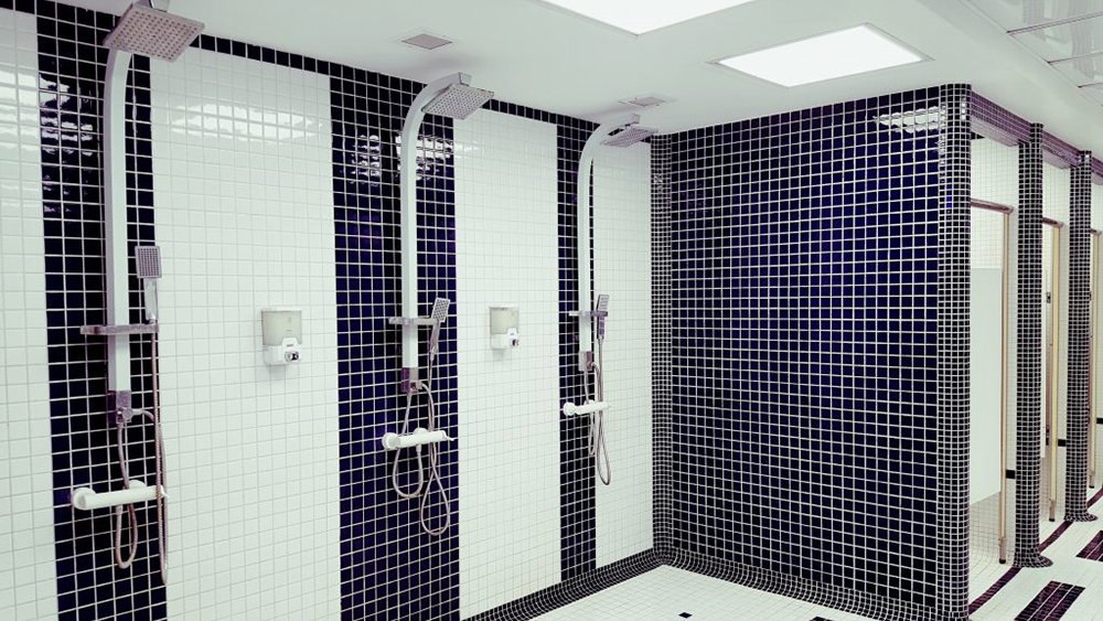 دوش های استخر.jpg