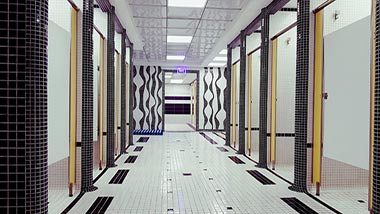 دوش ها و سرویس های استخر سپیدار